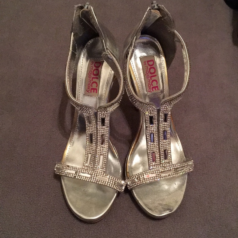 Beautiful Dolce by mojo moxy heels size 7.5!